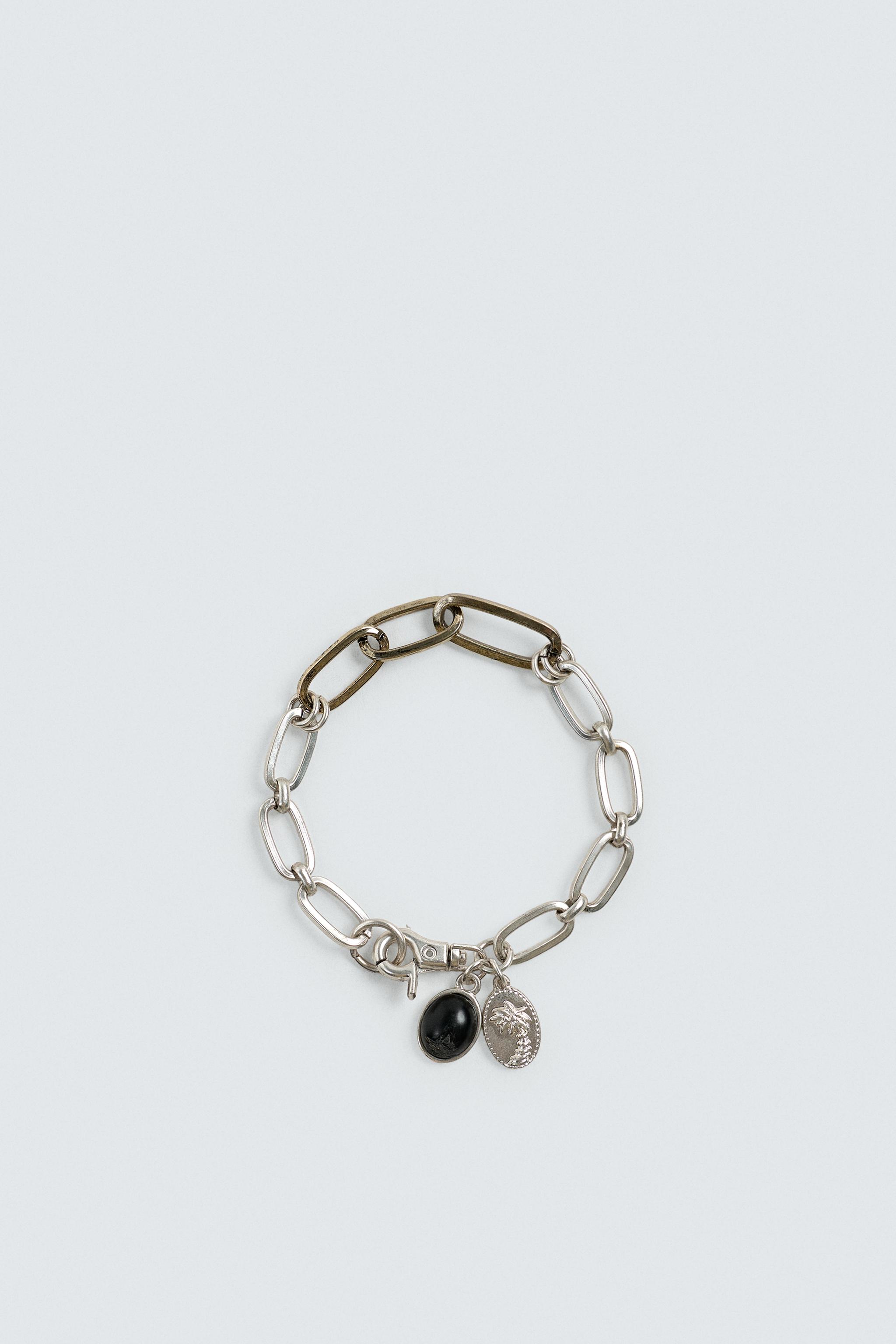 BRACELET EN MÉTAL AVEC BRELOQUES